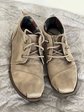 NWOB Bobs by Skechers Chill Lugs Taupe Ankle Boots size 8.5 womens